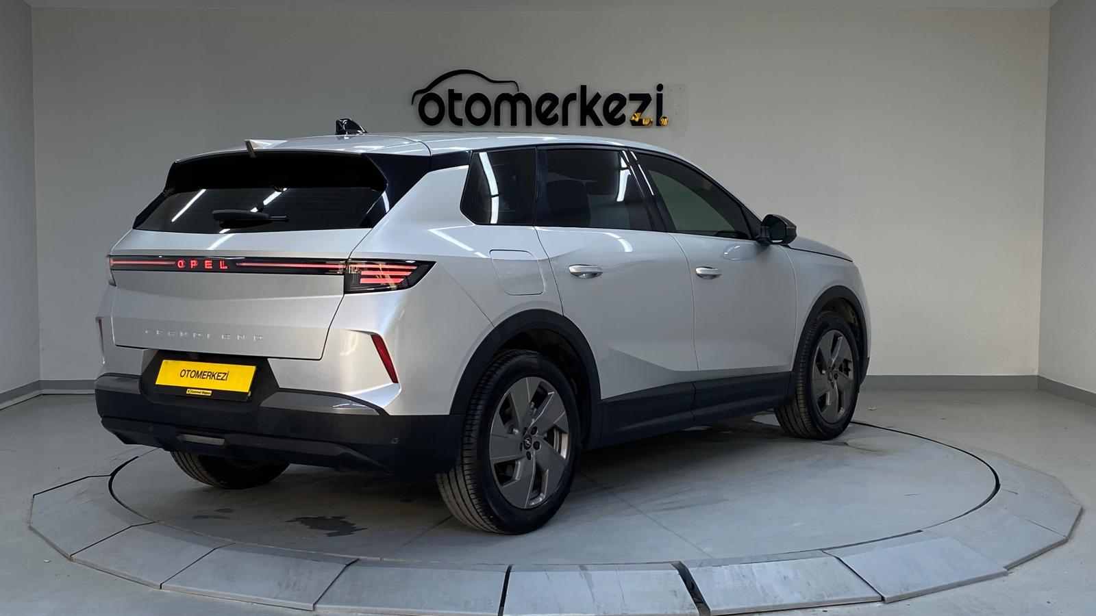 OPEL GRANDLAND 10